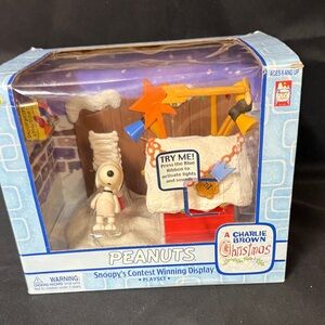 Peanuts Snoopy's Festive Display with Lights